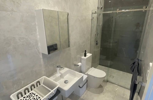 Pagewood House | Studio Retreat, close to CBD, beaches and airport