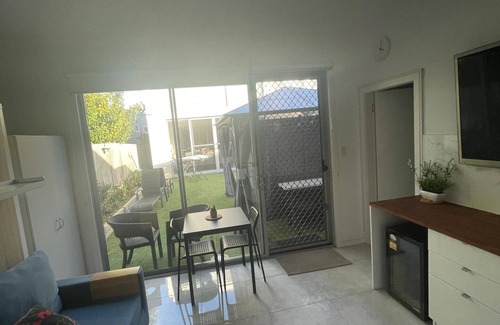 Pagewood House | Studio Retreat, close to CBD, beaches and airport