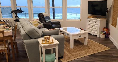 Cloverdale Apartment | Studio Retreat Outside Neskowin for up to 2 Guests