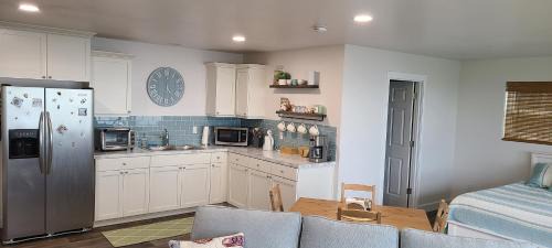 Cloverdale Apartment | Studio Retreat Outside Neskowin for up to 2 Guests