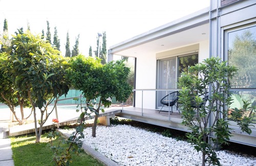 Rio House | Studio Rio: Unique space with garden and garage