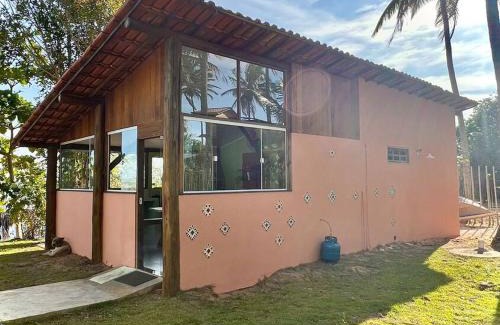 Caravelas House | Studio Salmão, beira da água, área Gourmet - Mar Doce!
