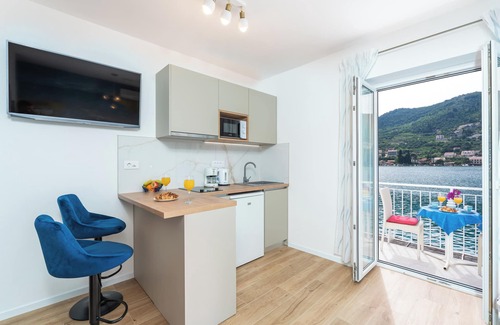 Zaton Apartment | Studio Seastar apartment with a balcony sea viewn