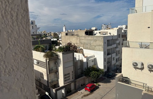 Eastern Khezama Apartment | Studio Sleeps 2 with Balcony & Free Parking