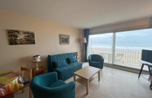Les Sables d'Olonne Apartment | Studio spacieux face à la mer, proche commerces, tout équipé - FR-1-197-265