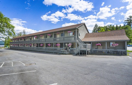 Lake George Apartment | Studio Suite on Lake George