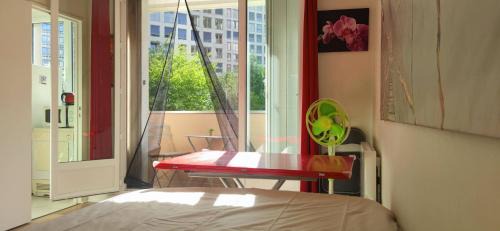 Porte de la Chapelle Apartment | Studio sur le métro 12 pour Montmartre