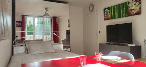 Porte de la Chapelle Apartment | Studio sur le métro 12 pour Montmartre