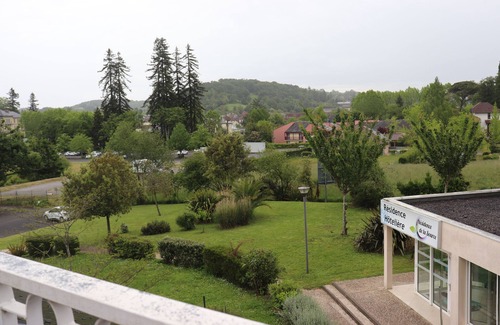 Salies-de-Bearn Apartment | Studio Terrasse Dans Résidence Avec Piscine B35