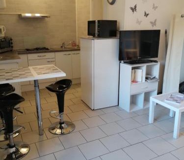 Aubenas Apartment | Studio tout équipé avec internet
