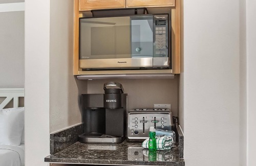 Baytowne Wharf Condo | Studio Unit ~ Bayside Gated Resort ~ Kitchenette