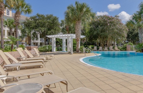 Baytowne Wharf House | Studio Unit ~ Kitchenette ~ Bayside Resort ~ Resort Pool