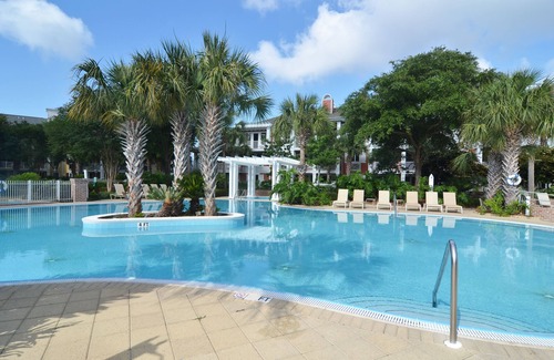 Baytowne Wharf Condo | Studio Unit ~ Kitchenette ~ Resort Pool ~ Fitness Center