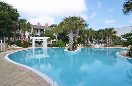 Baytowne Wharf Condo | Studio Unit ~ Kitchenette ~ Resort Pool ~ Fitness Center
