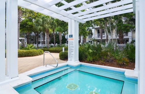 Baytowne Wharf Condo | Studio Unit ~ Kitchenette ~ Resort Pool ~ Fitness Center