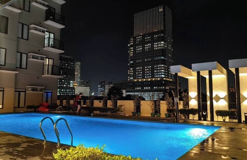 Lahug Condo | Studio Unit with Balcony + City & Mountain Views + Fast WiFi | Near IT Park