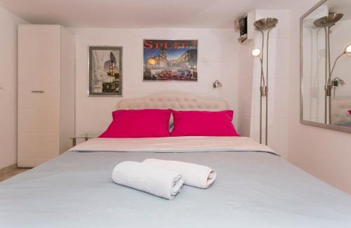 Split Apartment | Studio Varos