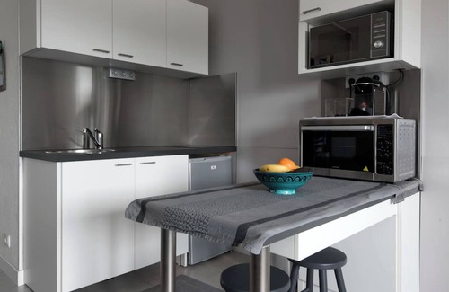 Quartier du Casino Apartment | Studio View s/Sea, Pool + 2 Tennis Courts