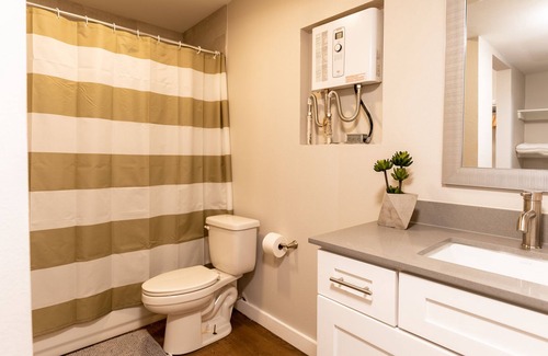 University Hills and Windsor Park Apartment | Studio w/Great Location Near Highway DT-F