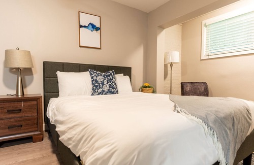 University Hills and Windsor Park Apartment | Studio w/Great Location Near Highway DT-F