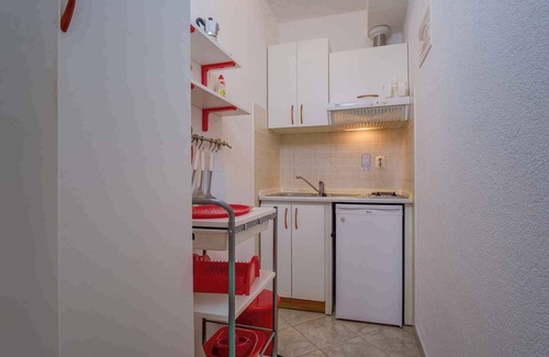 Veli Losinj Apartment | Studio with balcony and air conditioning