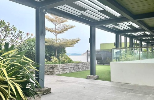 Davao Apartment | Studio with Balcony, Free Netflix Streaming with washer/dryer inside the unit