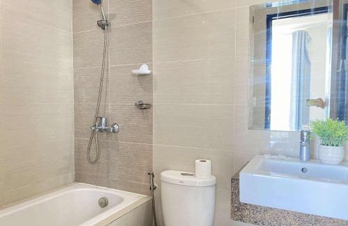 Lapu-Lapu Apartment | Studio with balcony in 8 Newtown Blvd