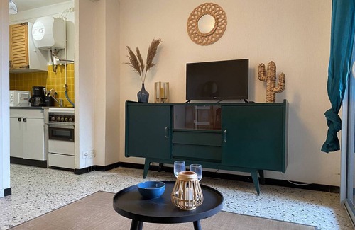 Le Port Apartment | Studio with Private Parking at Canet Port