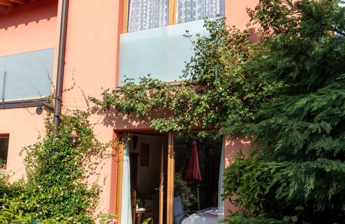 Carona Apartment | Studio with garden