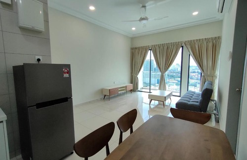 Sungai Buloh Apartment | Studio with KLCC View by Gavin
