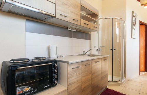 Malevizi Apartment | STUDIO WITH MOUNTAIN VIEW/ESTATE KARES