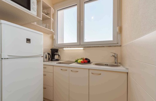 Mali Maj Apartment | Studio with pool and air conditioning