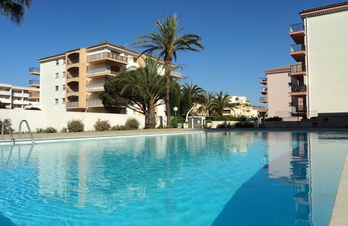 Sainte-Maxime Apartment | Studio with Pool, Parking and Terrace in Sainte-Maxime