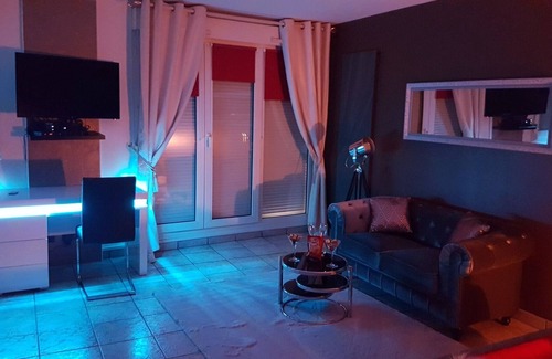 Epernay Apartment | Studio with private jacuzzi, terrace and balcony and billiards