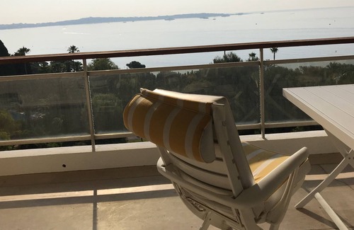 Vallauris Apartment | Studio with sea view at Mirandole