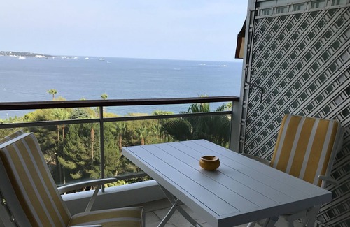 Vallauris Apartment | Studio with sea view at Mirandole