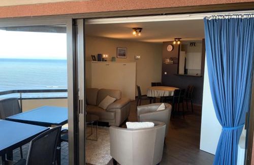 Blankenberge Apartment | Studio with Seaview