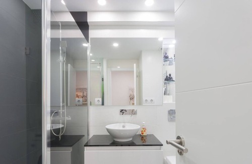 Lista Apartment | Studio with terrace and rooftop pool in Salamanca neigborhood. Full equipped, with A/C and internet