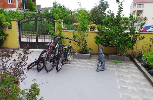 Sibenik Apartment | Studio with terrace and air conditioning
