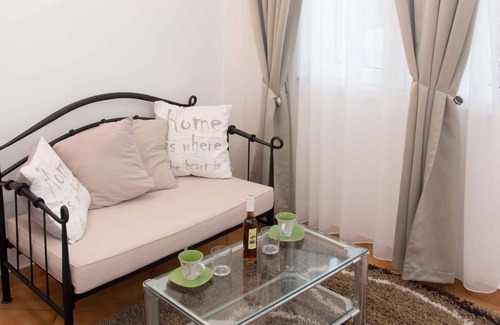 Sibenik Apartment | Studio with terrace and air conditioning