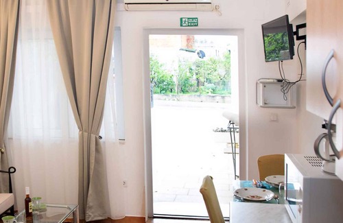 Sibenik Apartment | Studio with terrace and air conditioning