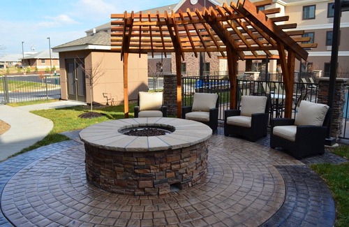 Bowling Green Apartment | Studio Within Walking Distance to Knicely Conference Center | Free Daily Breakfast!