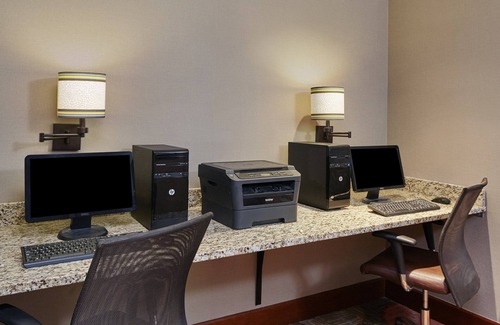 Bowling Green Apartment | Studio Within Walking Distance to Knicely Conference Center | Free Daily Breakfast!