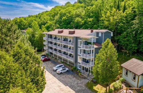 Mont-Tremblant Village Apartment | Studio Woodland by Gestion ELITE