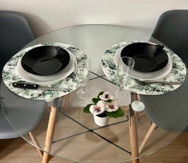 Chatellerault Apartment | Studios Izicozy I Confort et jardin en ville, proche gare I 2 et 4 pers