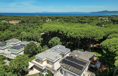 Punta Ala Villa | Stunning private villa for 10 people with A/C, WIFI, TV, patio and pets allowed