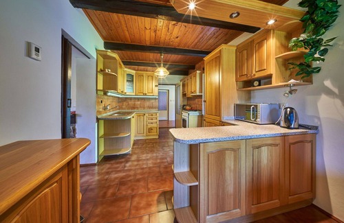 Jivka Villa | Stunning private villa for 21 guests with WIFI, TV and patio