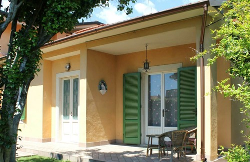 Capanne-Prato-Cinquale House | Stunning villa for 4 guests with WIFI, TV, patio and parking