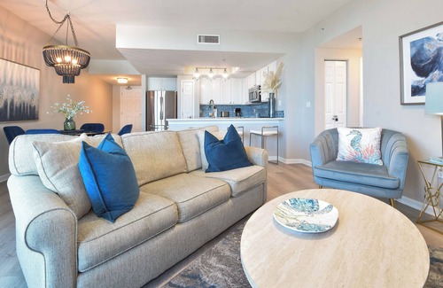 Fort Walton Beach - Destin Condo | Stunning 11th Floor Large 2 Bedroom Condo at The Palms of Destin
