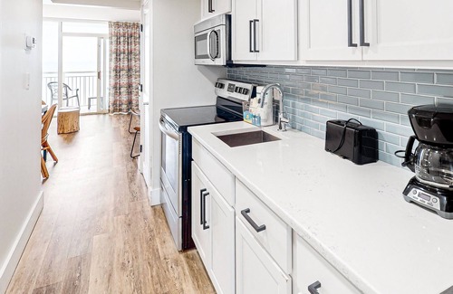 Myrtle Beach Condo | Stunning 14th-floor oceanfront condo with beach views, hot tubs & pools